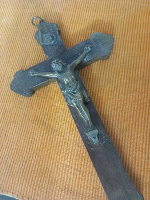 Crucifixo antigo madeira castanho escuro