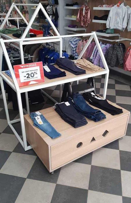 Wyposażenie sklepu odzieżowego, 51015 meble, regały, haki