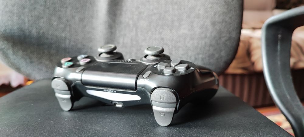 Продам sony PS4 slim