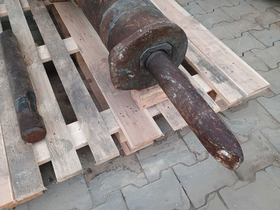 Młot hydrauliczny MONTABERT SC36