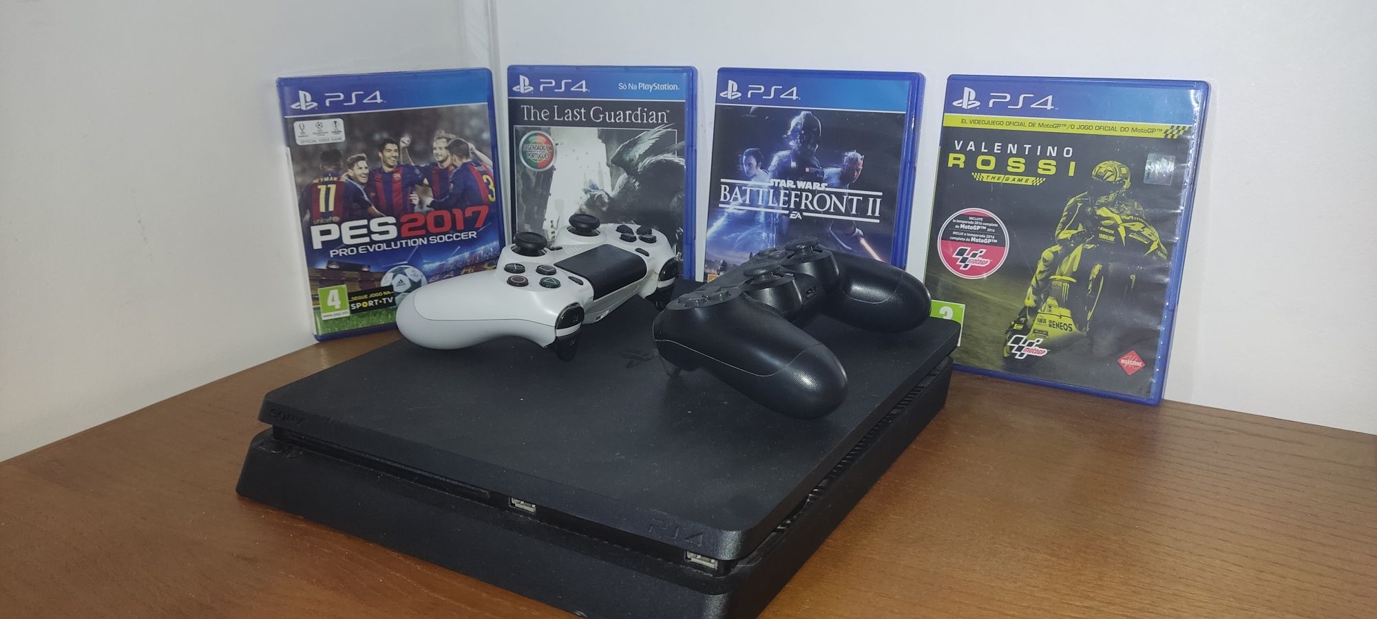 Ps4 1tb + 2 comandos + 4 jogos + gift cards