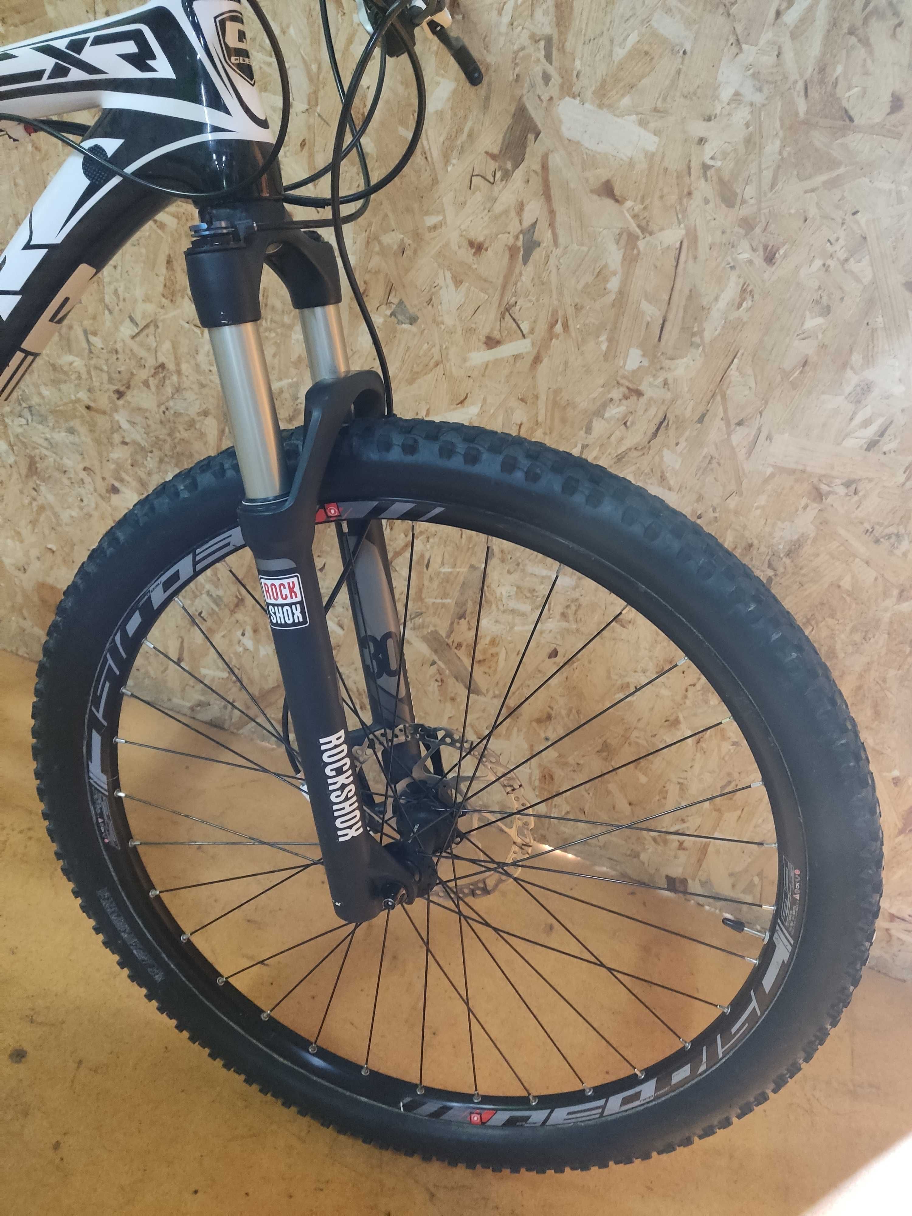 Quer carbono com rockshox e Xt