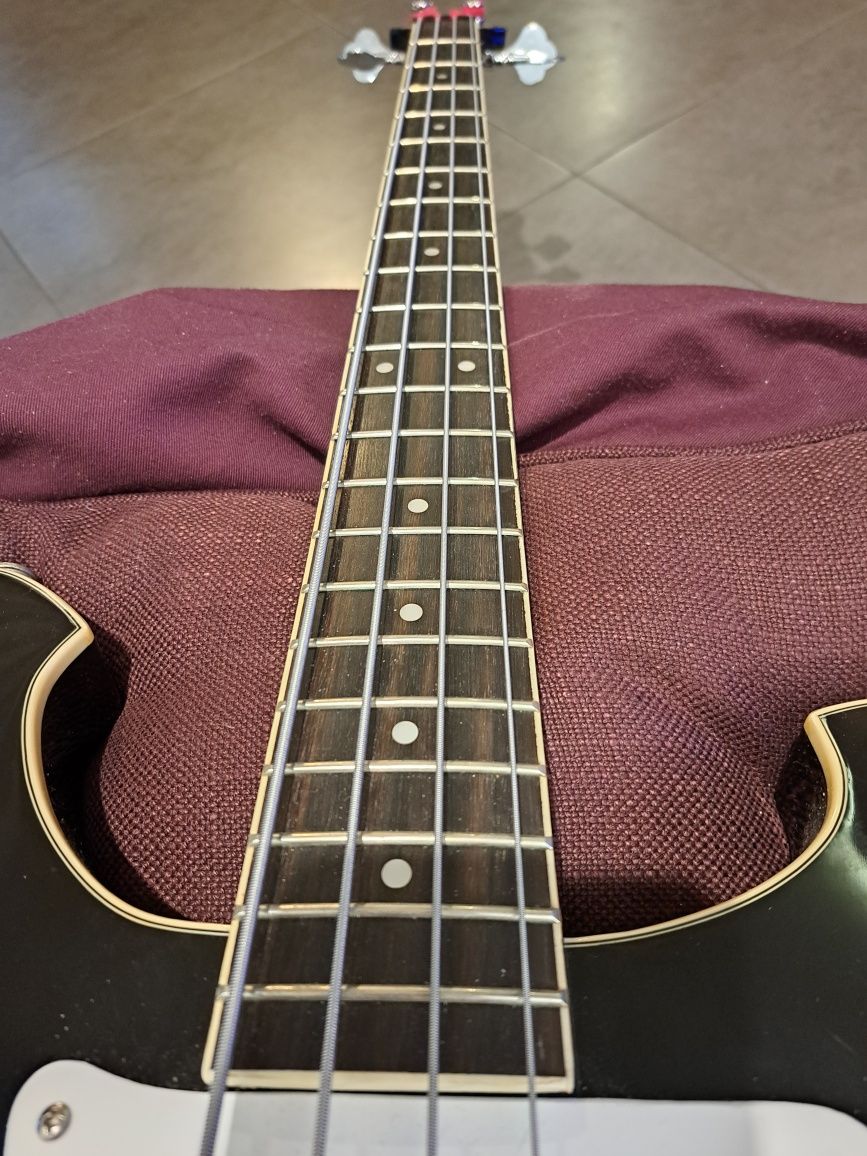 Gitara basowa kopia Ricka 4.