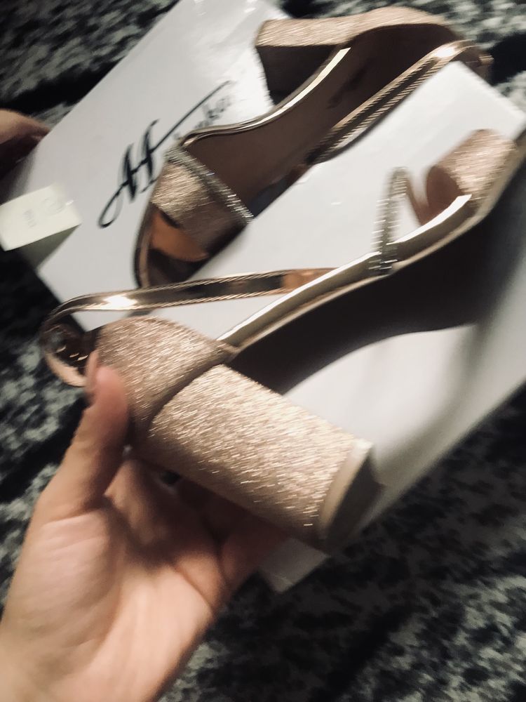 Buty na słupku 39 różowe złoto