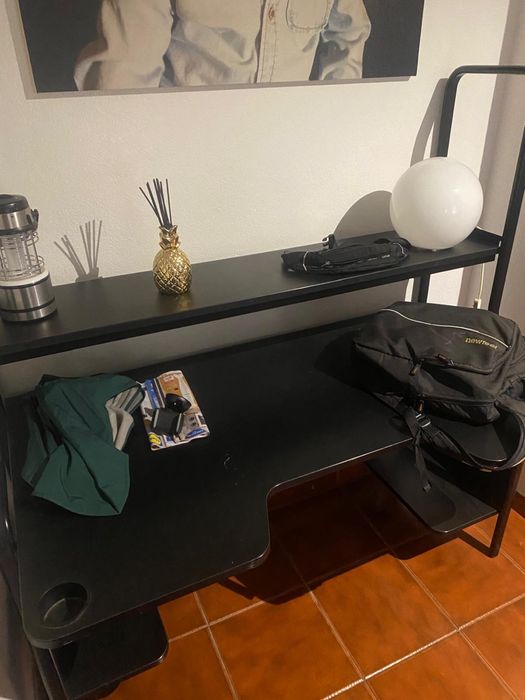 Secretária em preto