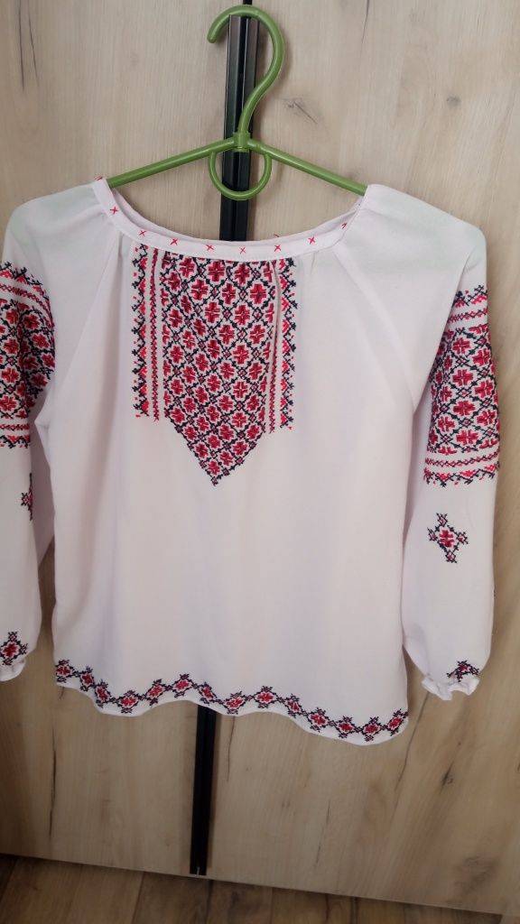 Вишиванки для дівчаток