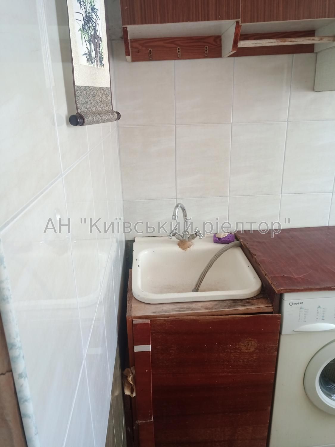 Продам недорого 1 к. квартиру біля Дарницької площі!