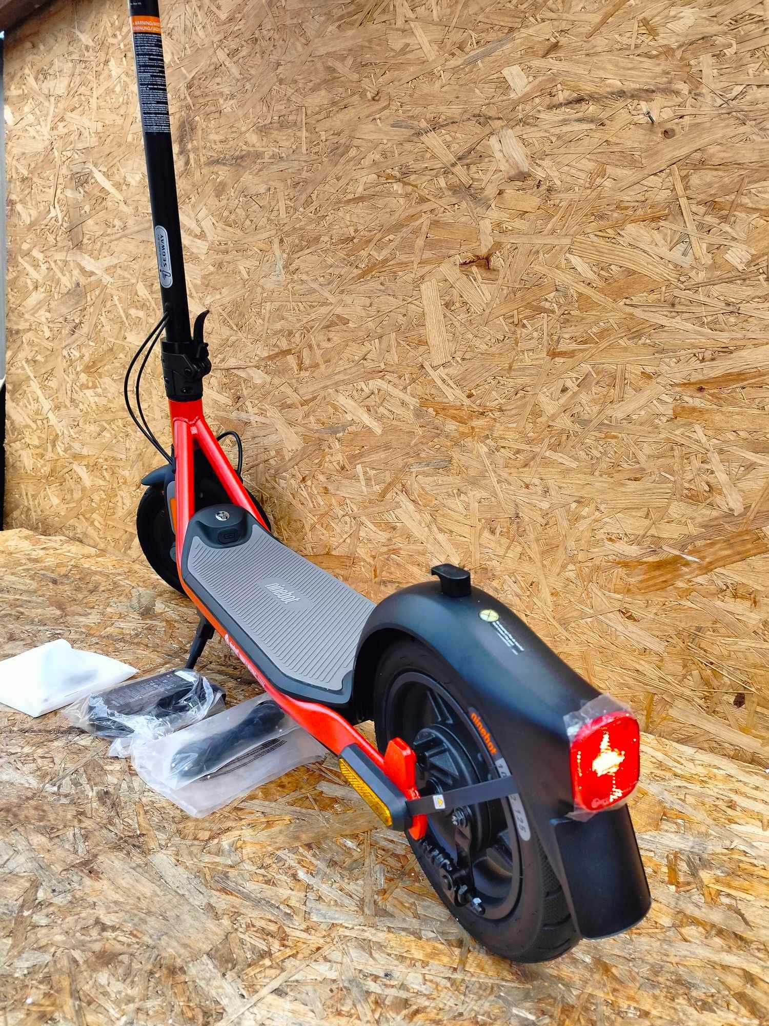 Hulajnoga elektryczna Segway Ninebot D18E , NOWA