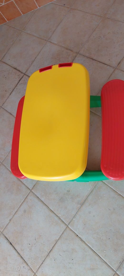 Mesa plastica de criança
