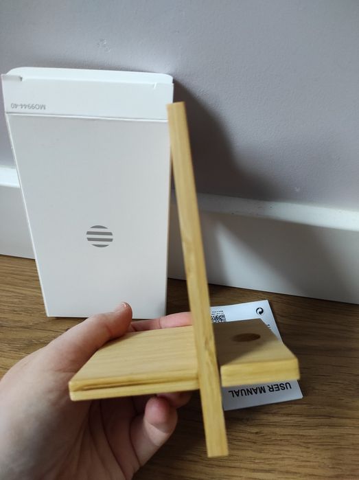 Nowa drewniana podstawka pod telefon stojak na telefon