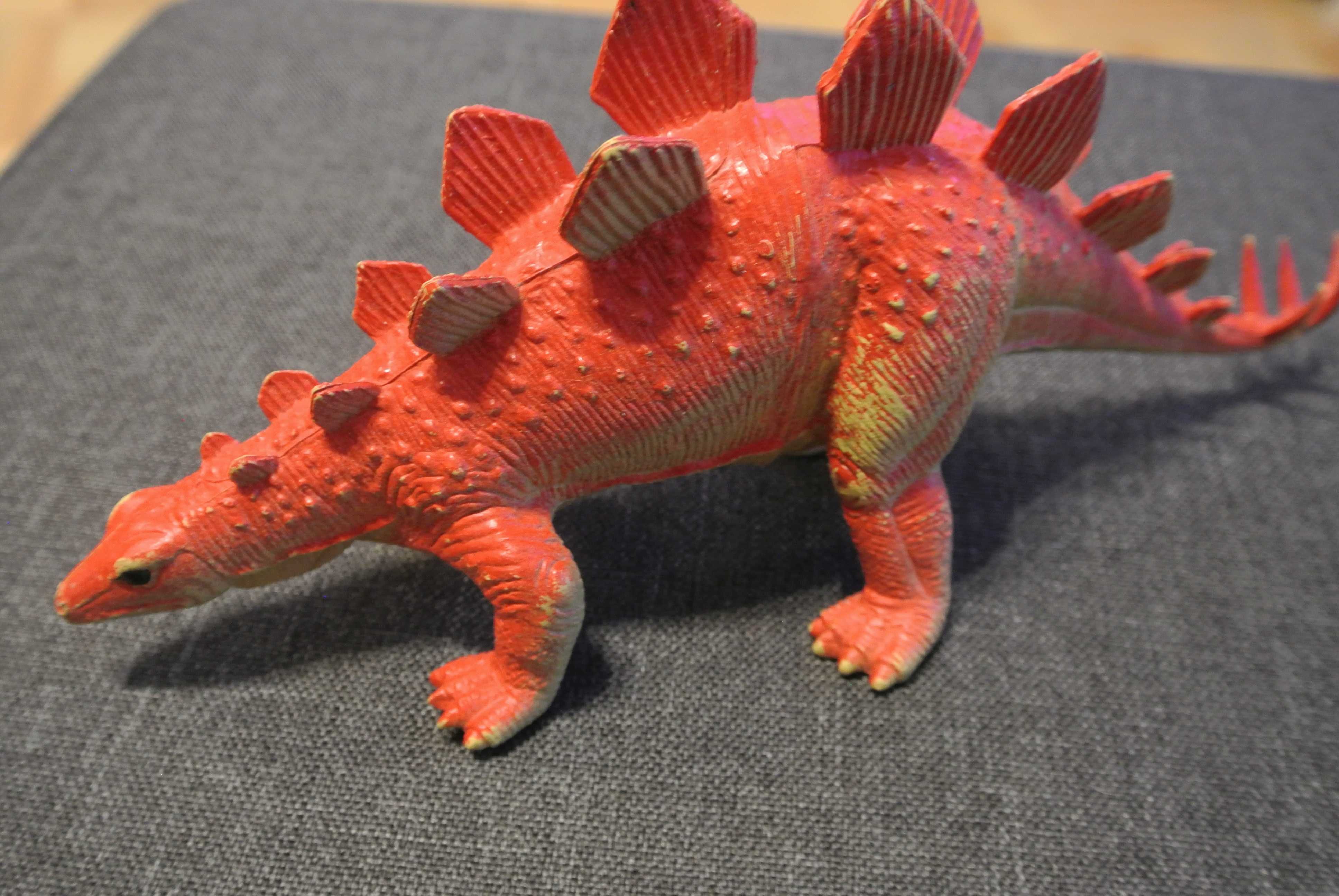 Figurki dinozaura