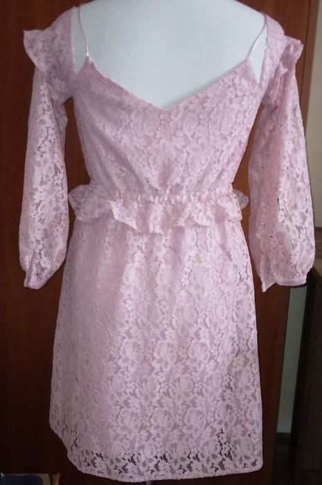 Sukienka koronkowa Reserved