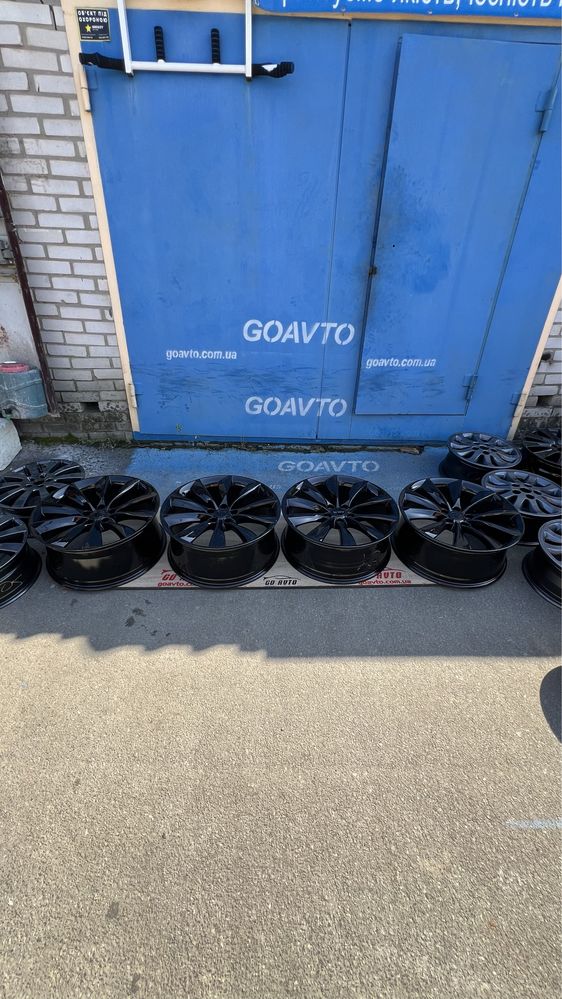Goauto різнош диски Tesla 5/120 r21 et40 9j dia64.1 в чорному глянці