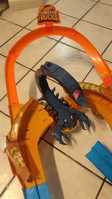 Pista Hot Wheels Monster Trucks Escorpião