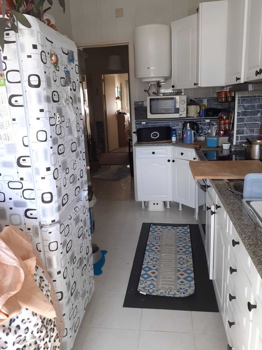 Alugo quarto para 1 de Dezembro com ambiente familiar em Odivelas