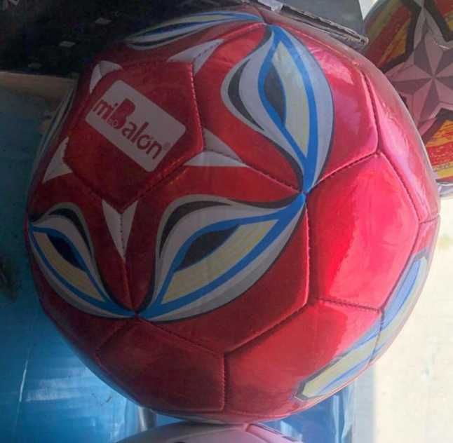 Футбольний м'яч ламінований