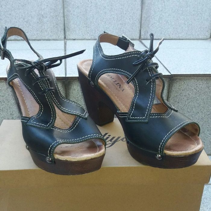 Sandálias Pretas em Pele