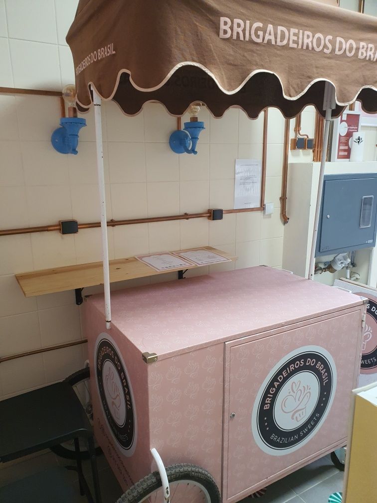 Carrinhos para exposição e venda ambulante
