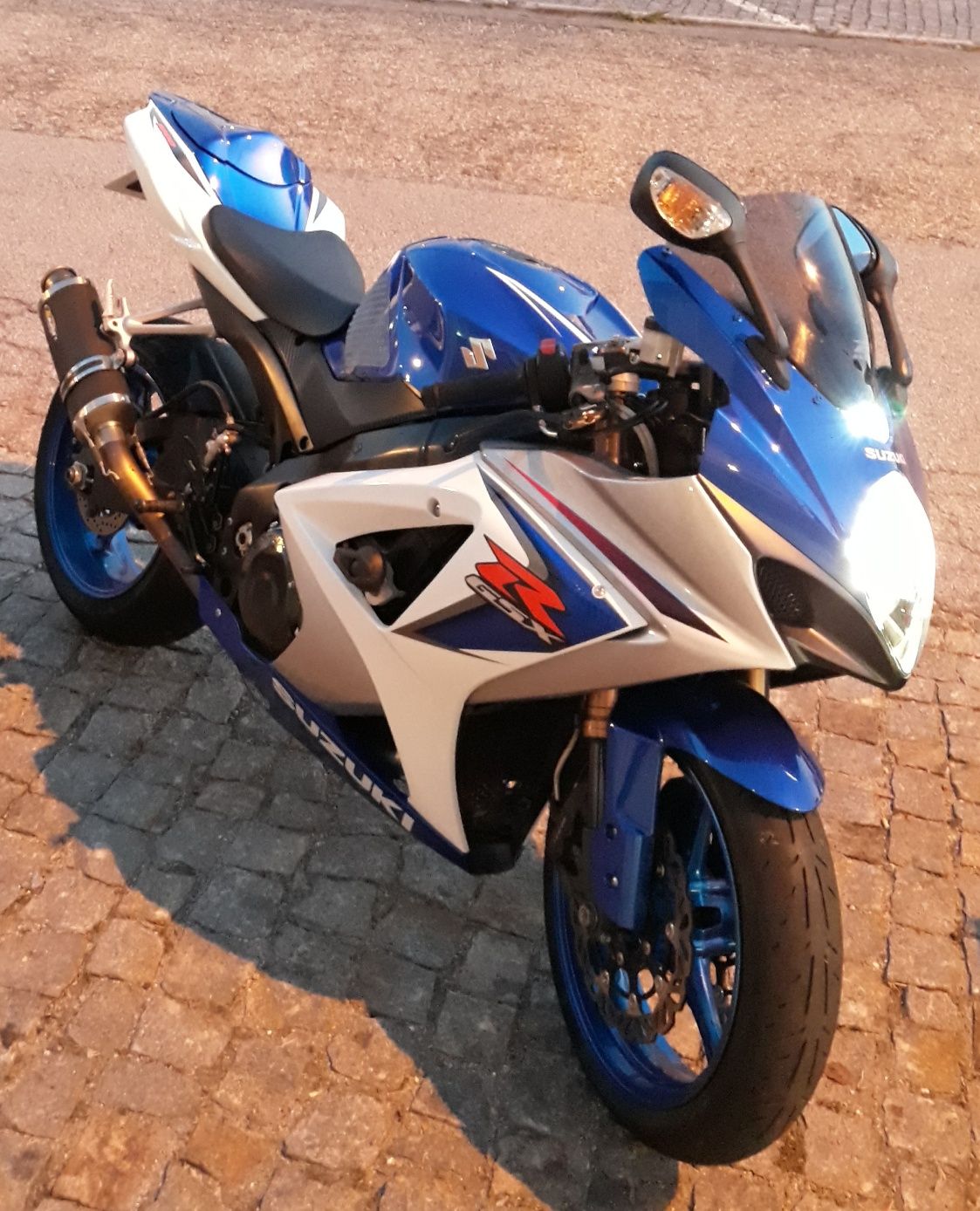 Suzuki gsxr 1000 k8 acidentada.