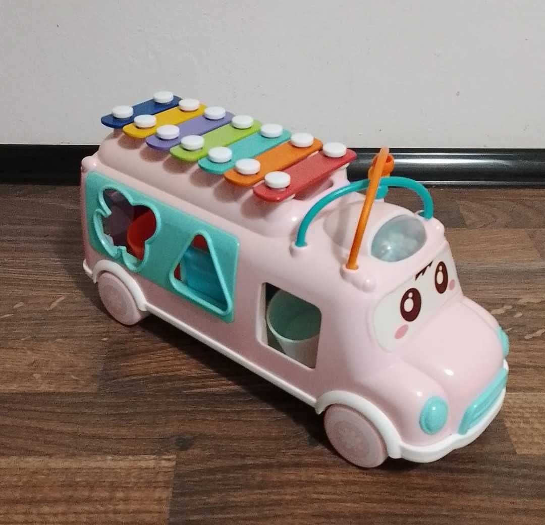 Autobus, samochód puzzle i organy
