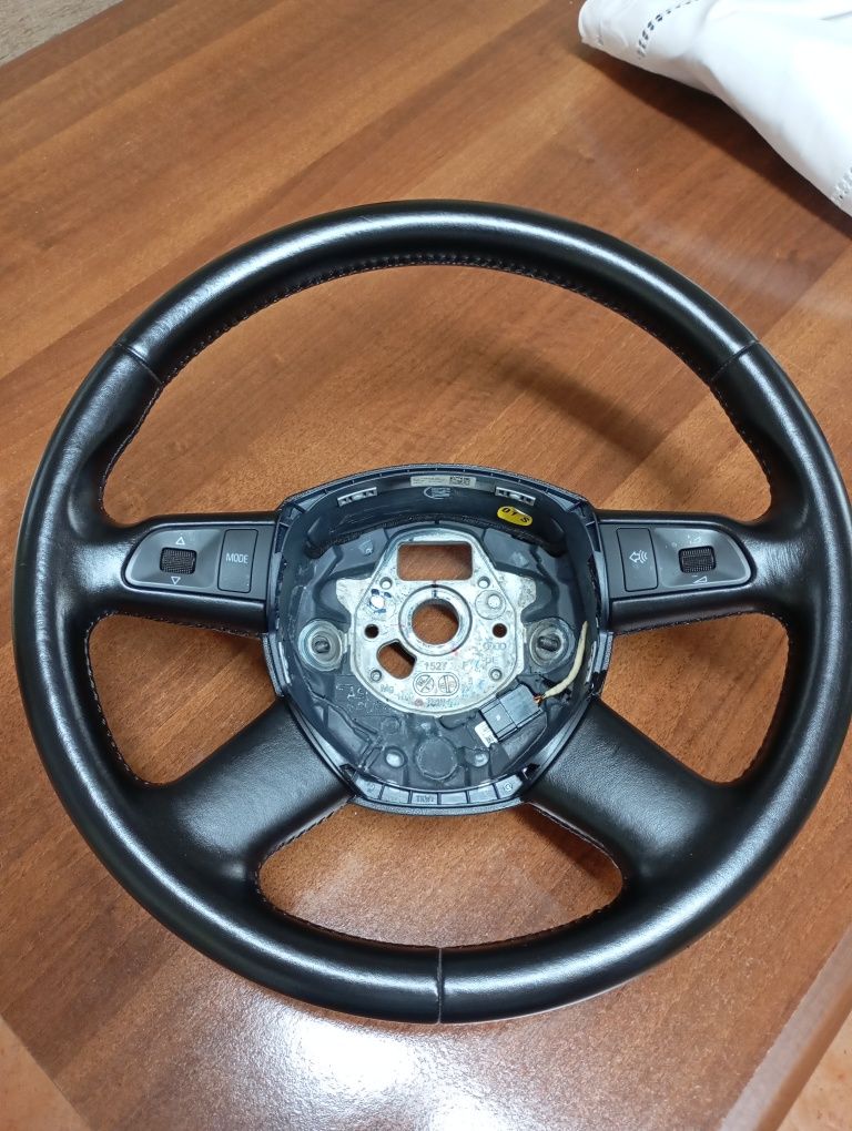 Volante com comandos Audi