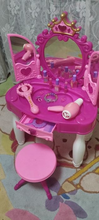 Дитячий туалетний столик