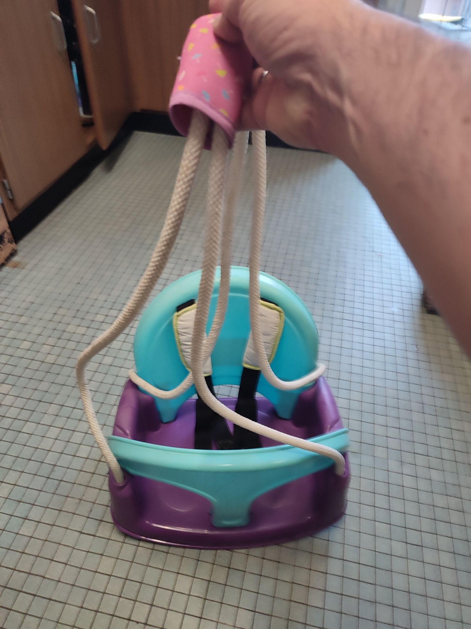 Cadeira de baloiço de mão e cadeira atividades
