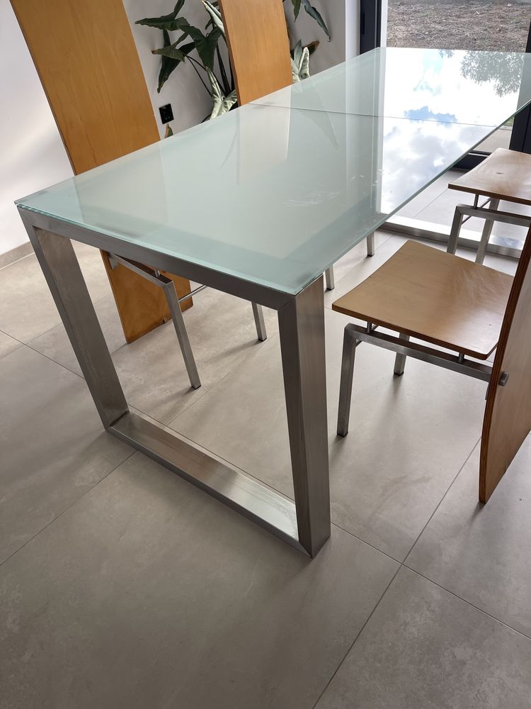 Mesa jantar em inox e vidro com 4 cadeiras
