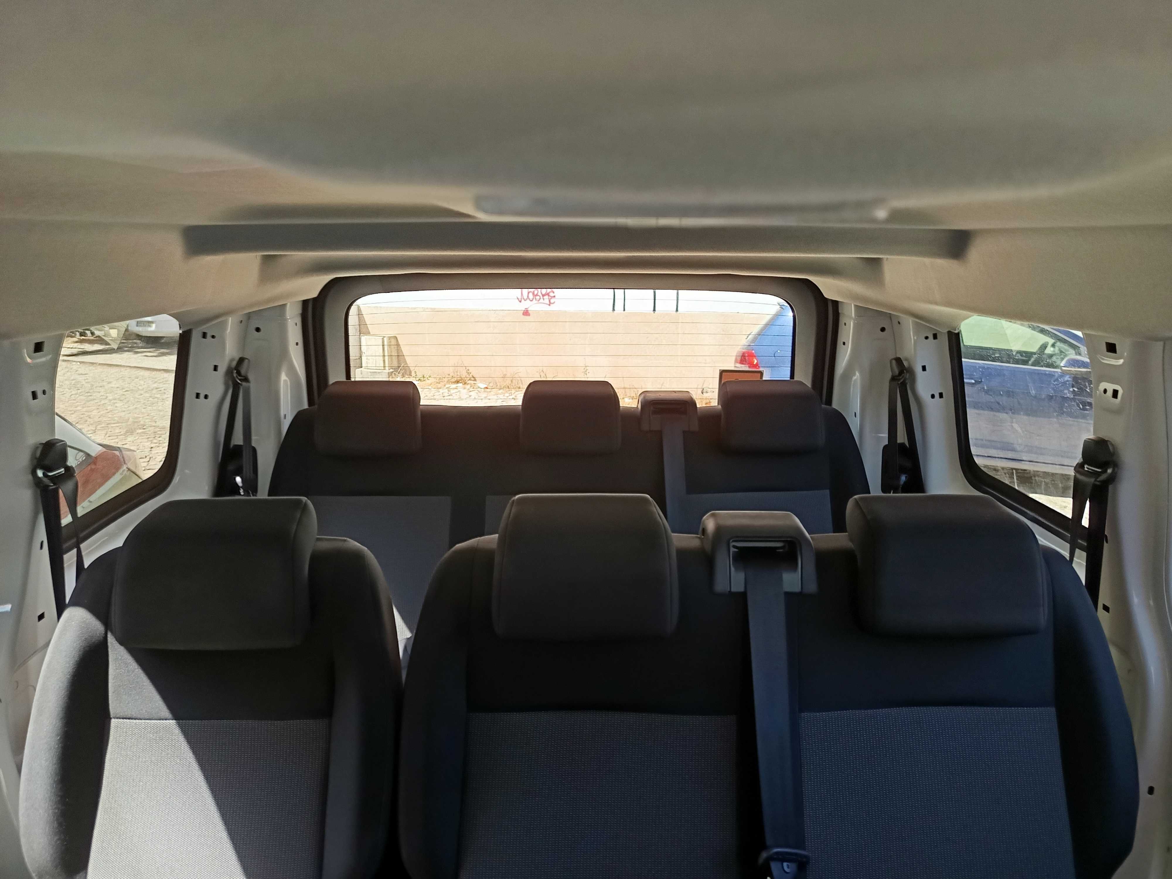 Carrinha Peugeot 9 Lugares com TCC (Transporte Coletivo Crianças)
