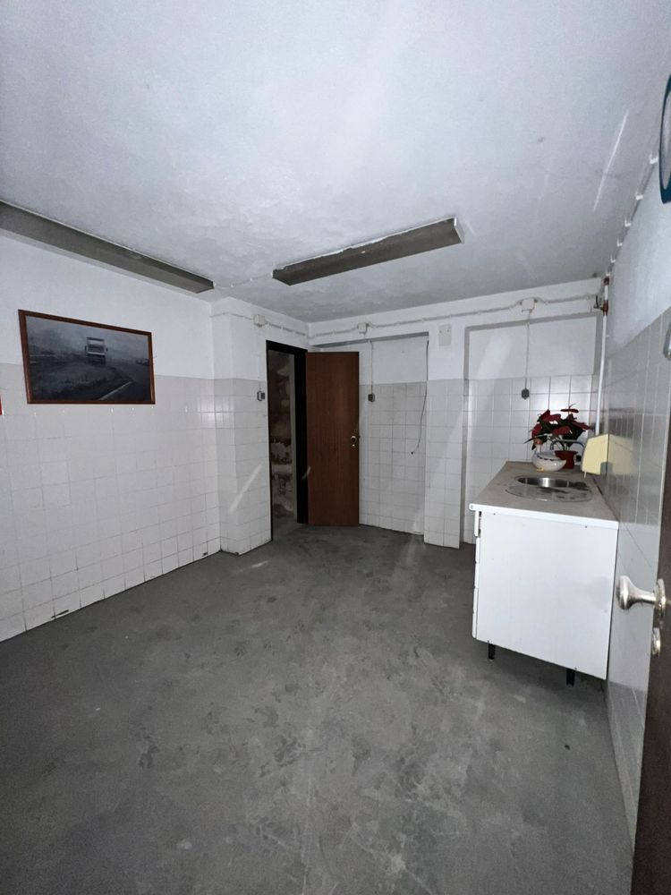 Armanzem com 800 m2