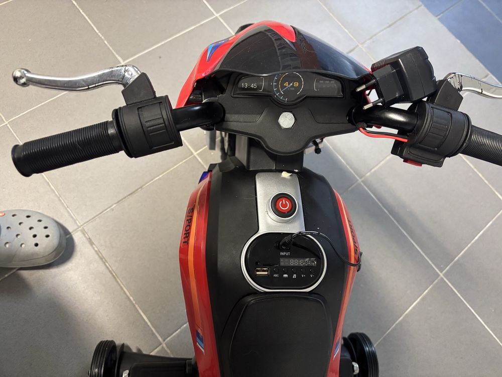 Moto bateria crianca