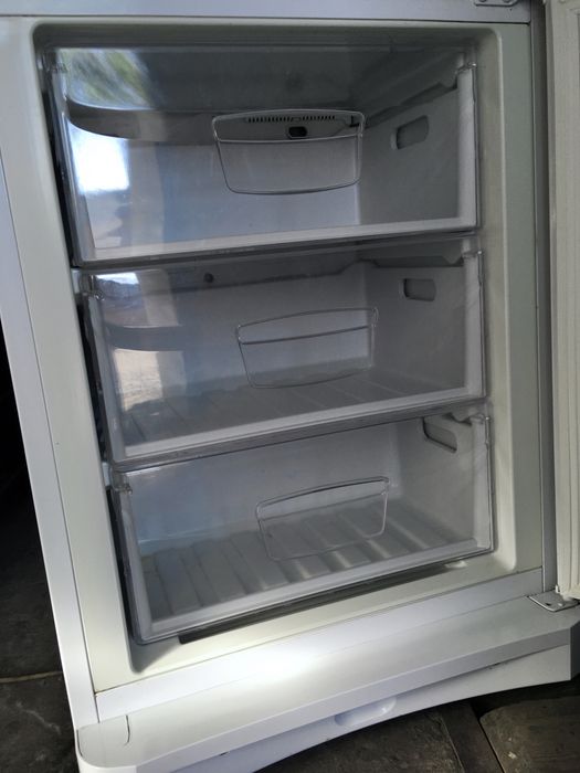 Склад на Кичкасе. Холодильник Indesit Full NoFrost Есть узкая модель