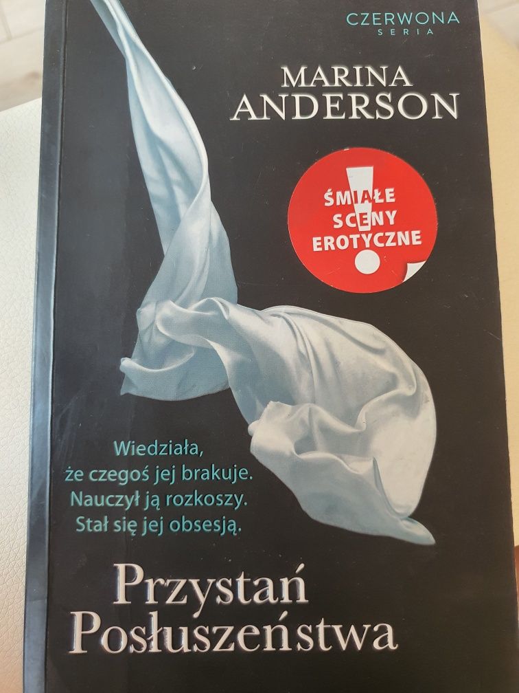Książka Marina Anderson Saga Mroczny Sekret, Przystań posłuszeństwa
