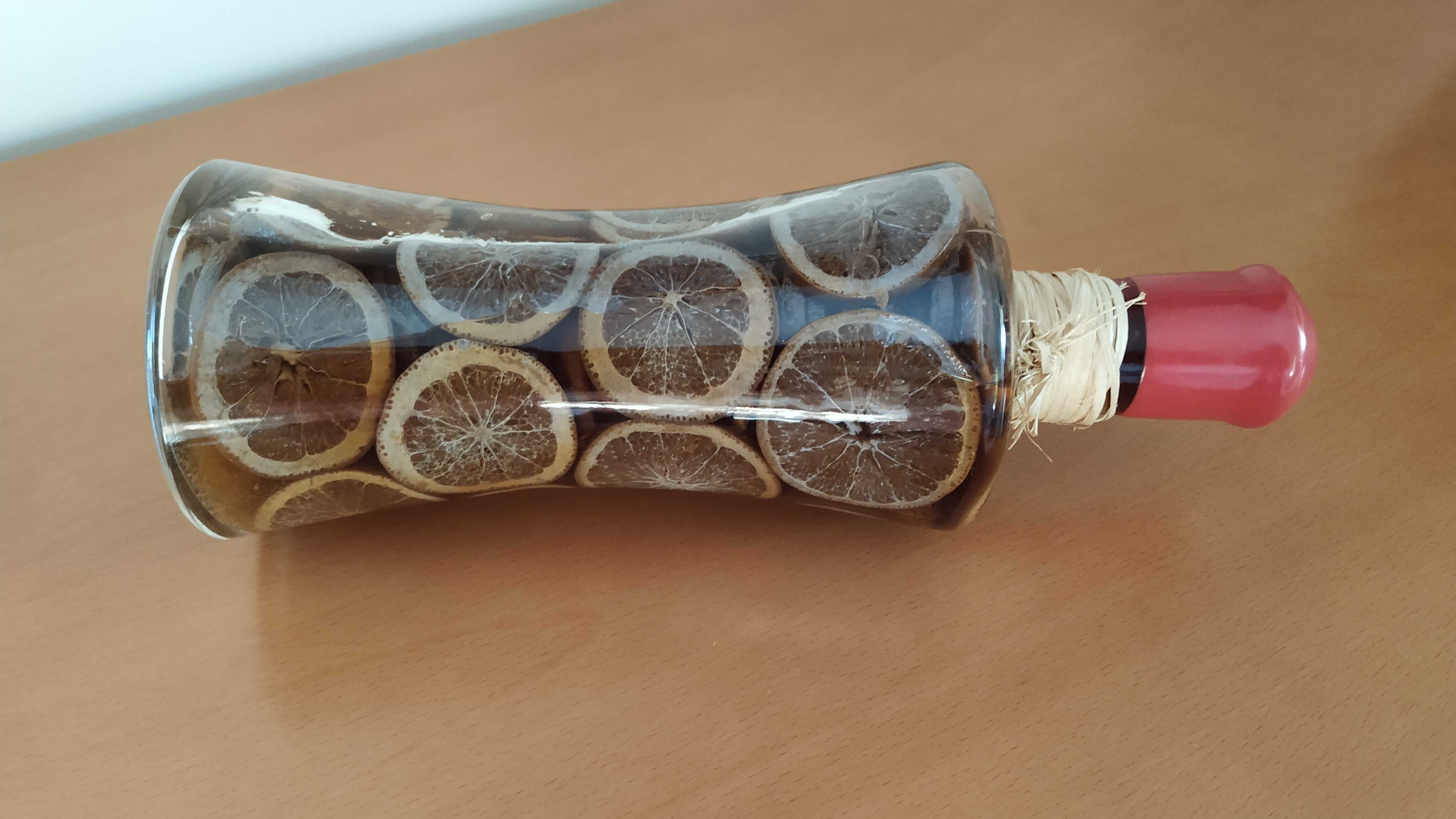 Garrafa decorativa com fruta verdadeira