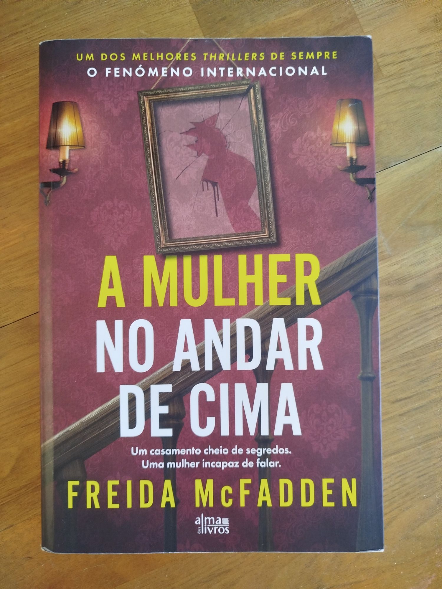 Livro "A mulher no andar de cima" de Freida McFadden