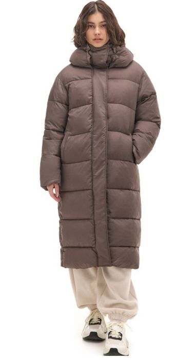 Зимовий стьобаний пуховик з капюшоном