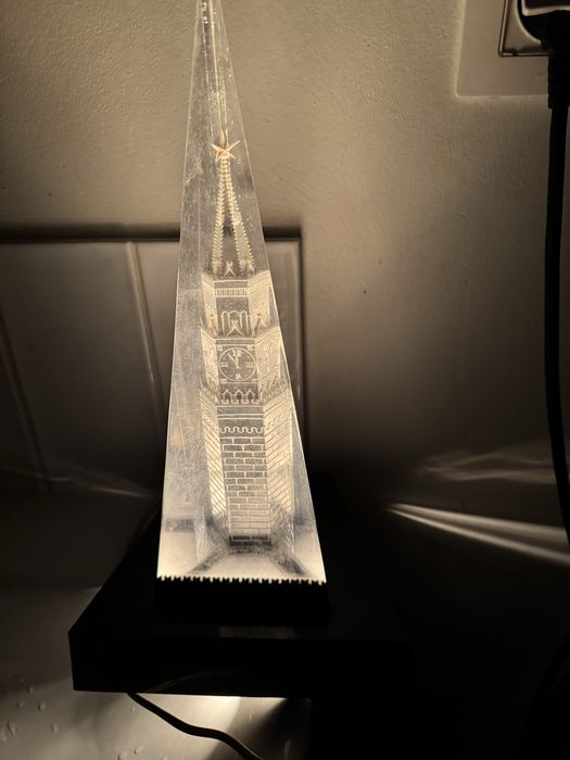 Lampa nocna z wieżą kremlowską