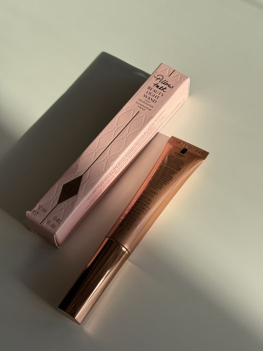 Charlotte Tilbury Beauty Light Wand – rozświetlacz w płynie