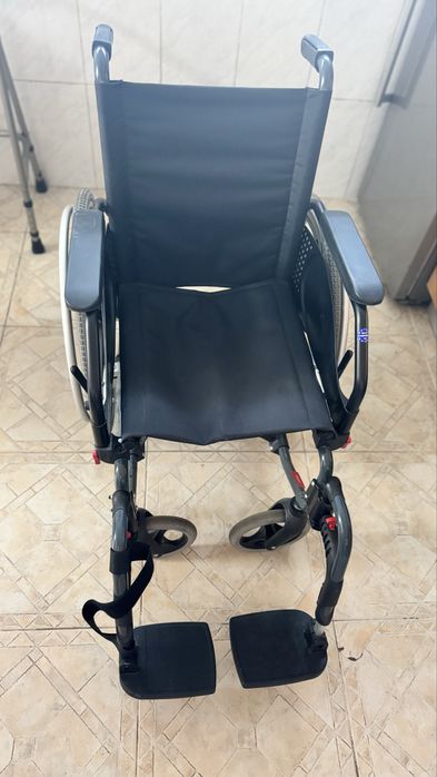 Vendo cadeira de rodas ortopedica
