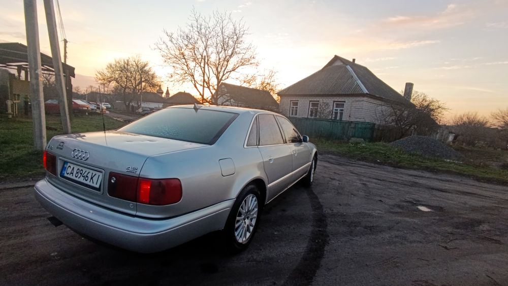 Продам audi 8 4.2 газ бензин любой вид переоформления