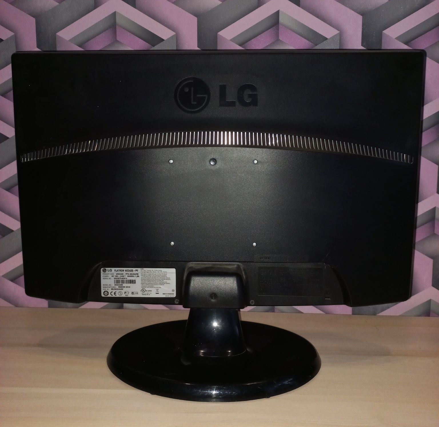 Монитор LG Flatron W2243S