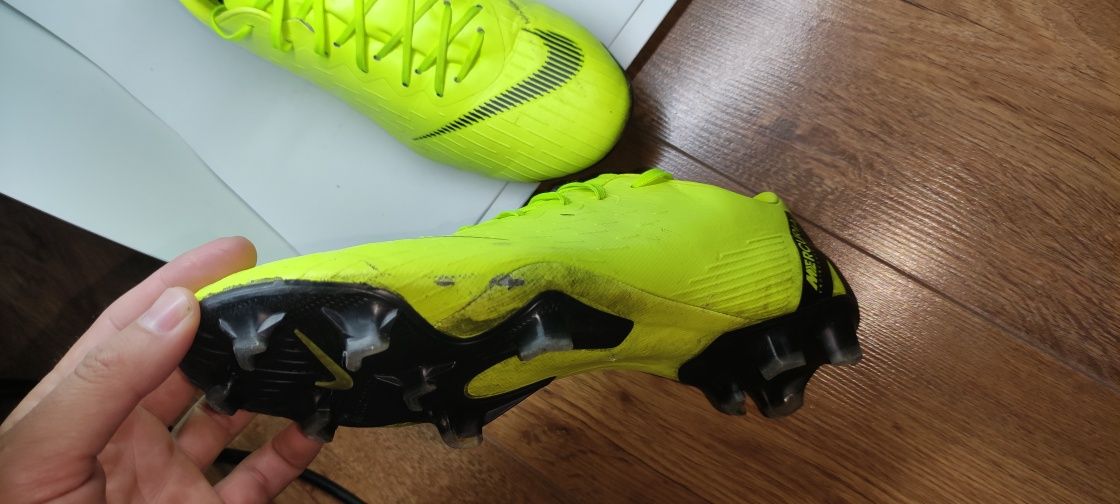 Używane korki pół profesjonalne Nike Mercurial Vapor 12 PRO FG roz. 45