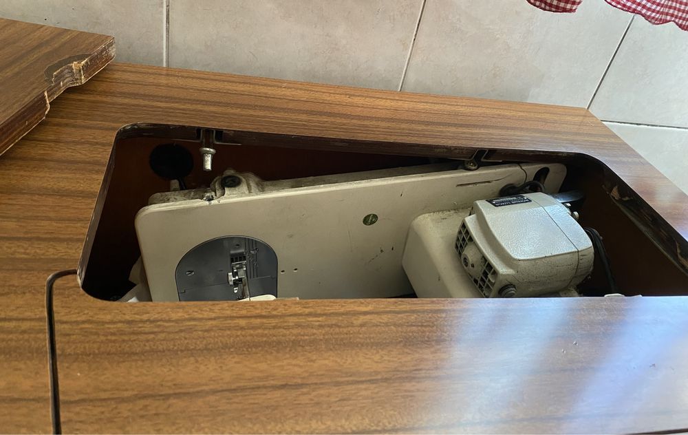 Máquina de costura PFAFF 210