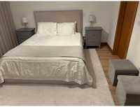 Cama de casal com estrado + mesinhas de cabeceira 250eur