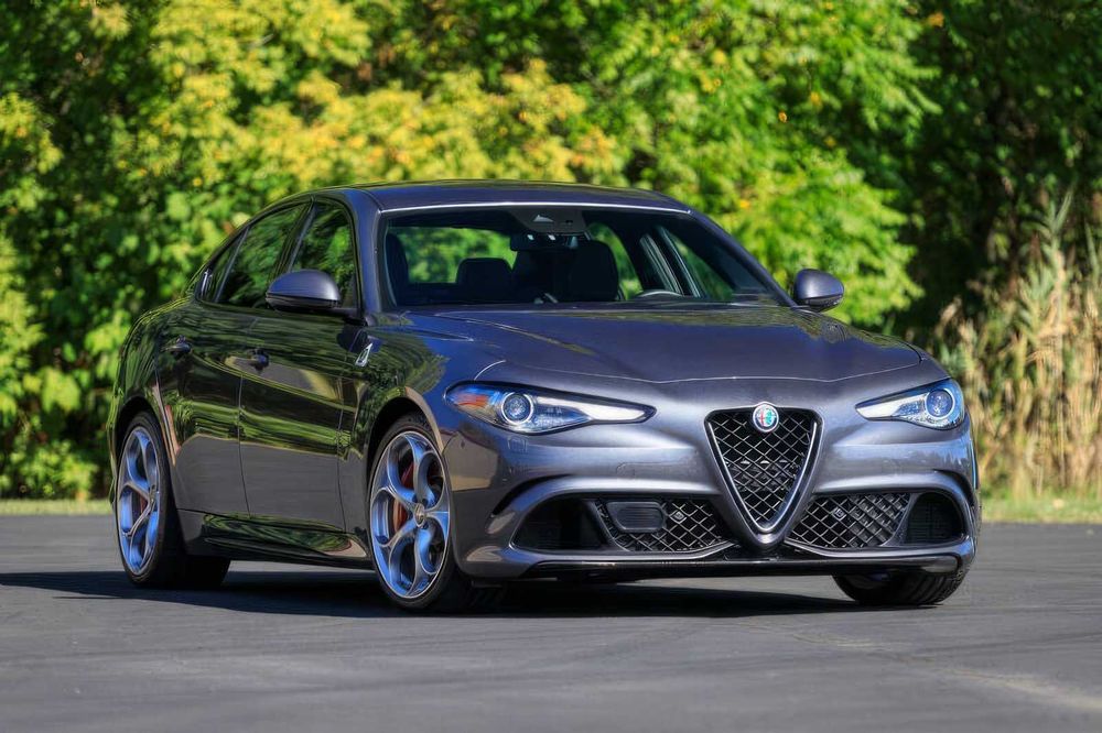 Alfa Romeo Giulia Quadrifoglio      2017