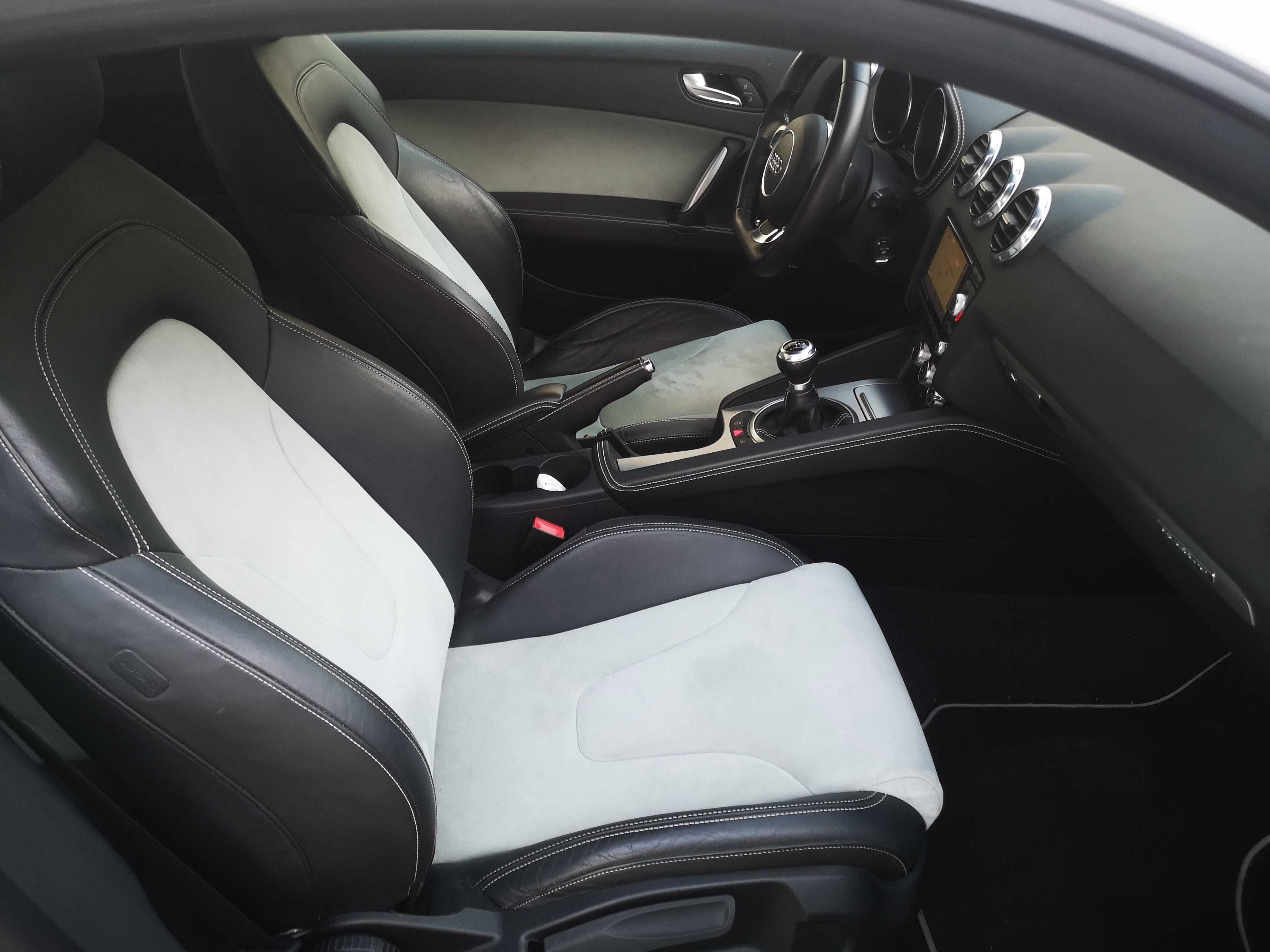 Audi TT 2.0Tdi Quattro de Novembro de 2013 Exclusive Edition