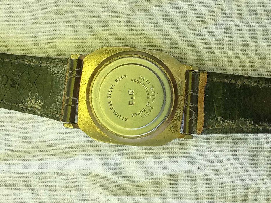 Diversos Relógios Antigos: Peças Únicas e Elegantes