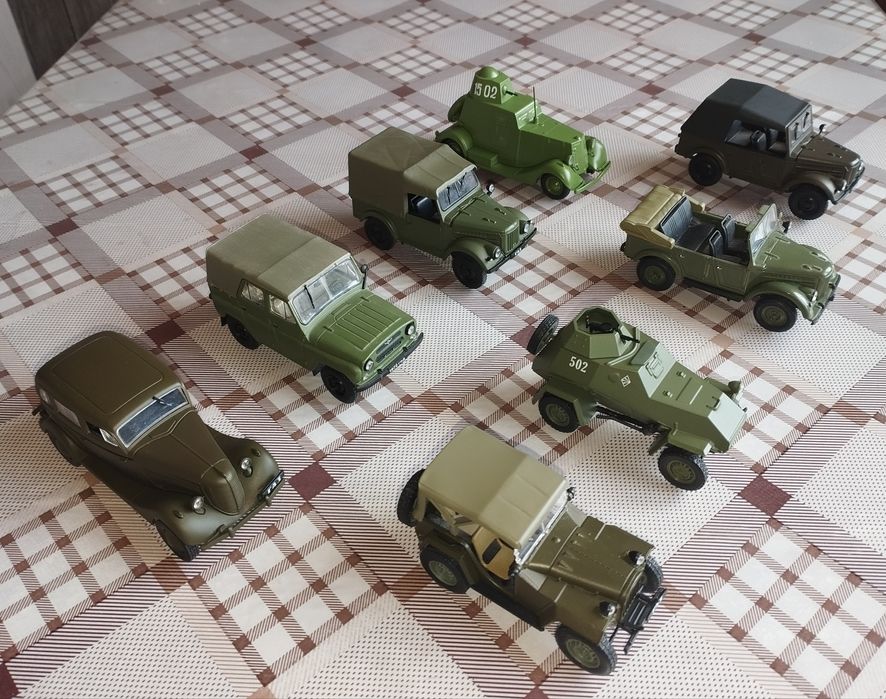 Колекційні машинки у масштабі 1/43