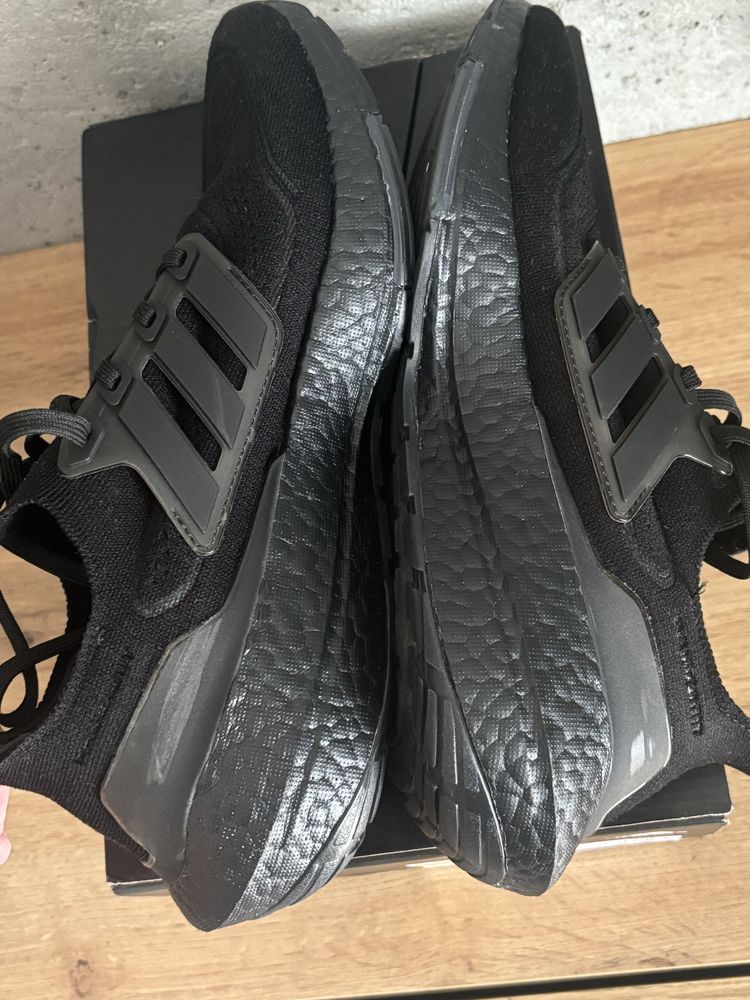 Adidas Ultraboost 21 FY0306 czarne 41 1/3 buty sportowe męskie