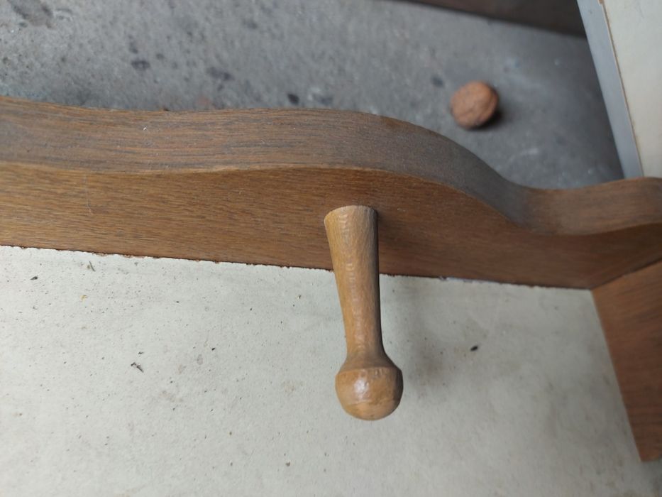 Komplet półek z wieszaczkami